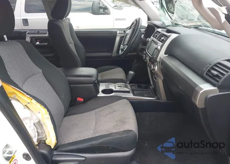 2018 Toyota 4Runner Sr5/Limited/Sr5 Premium z USA, uszkodzony, nr VIN JTEZU5JR7J5188585